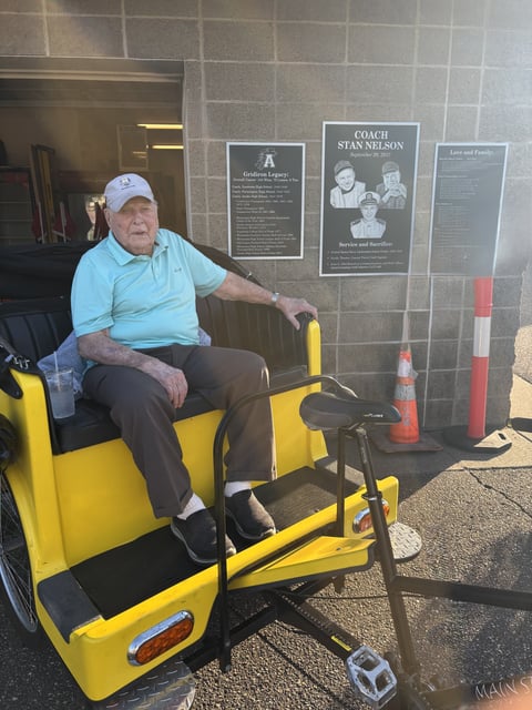 A Coach’s Homecoming: 105-Year-Old Stan Nelson Returns to the Field