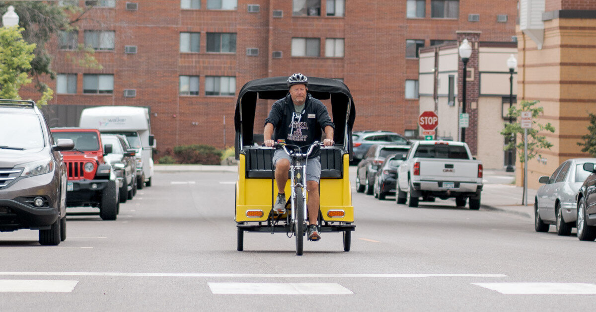 Michael Kirchen fährt Walker Methodist Pedicab