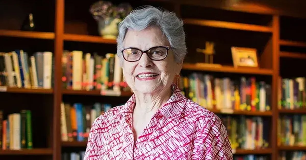 woman smiling in library